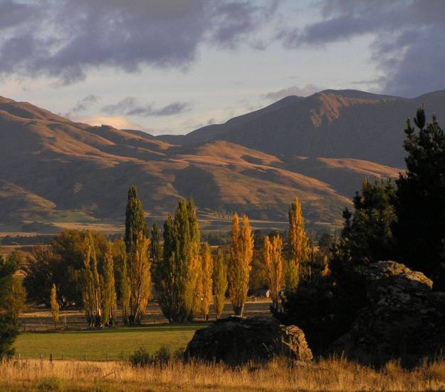 Autumn colours |Schist Rock |Accommodation |Central Otago Rail Trail